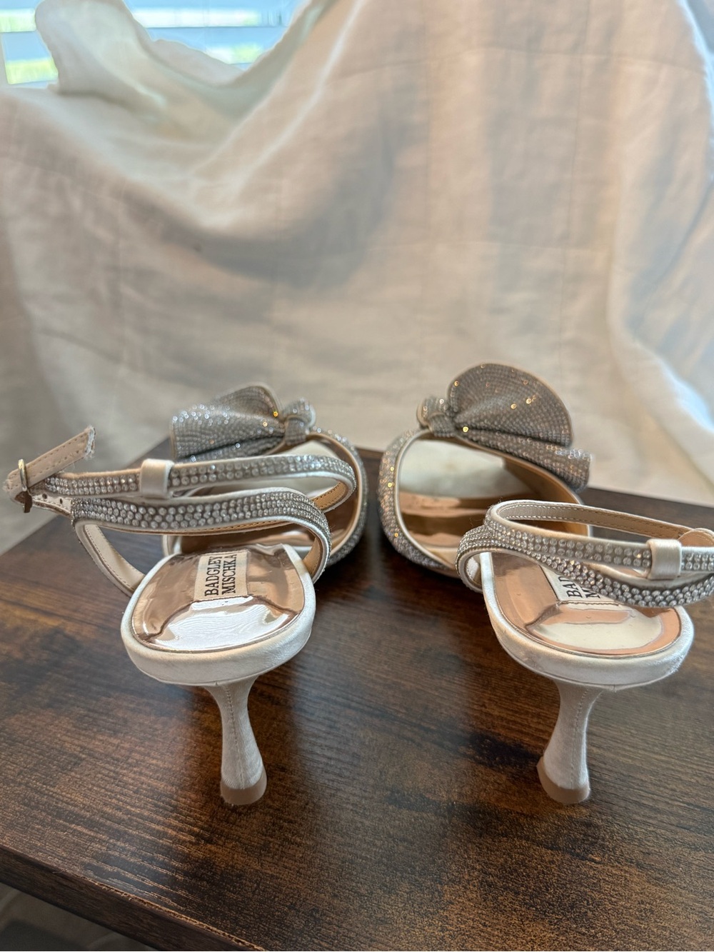 Badgley Mischka Remi Ivory Crystal Bow Kitten Heel Sandals Sz 10 - Picture 6 of 6
